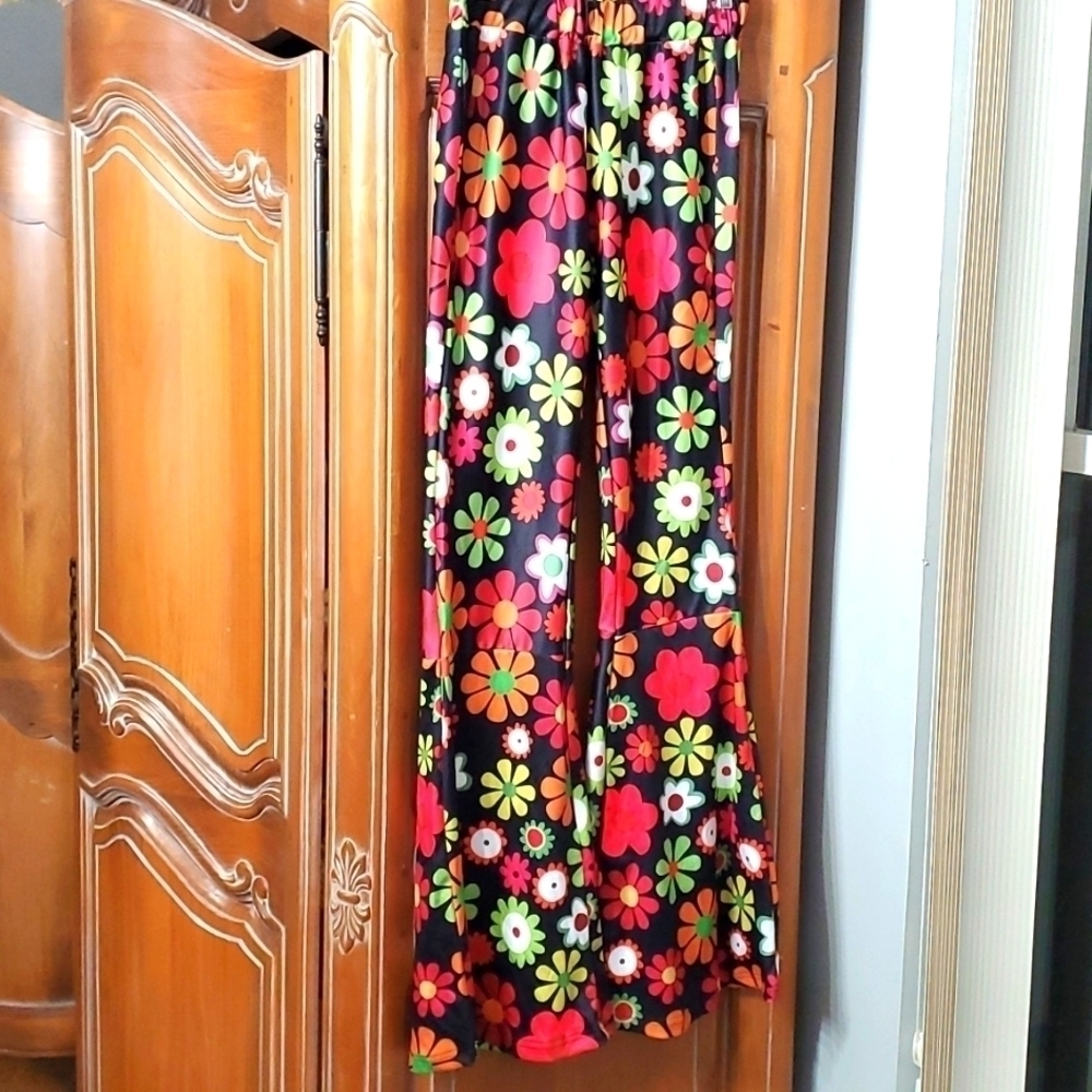 Blast from the past bell bottoms Size small. Hippy style. Large‎ floral p…